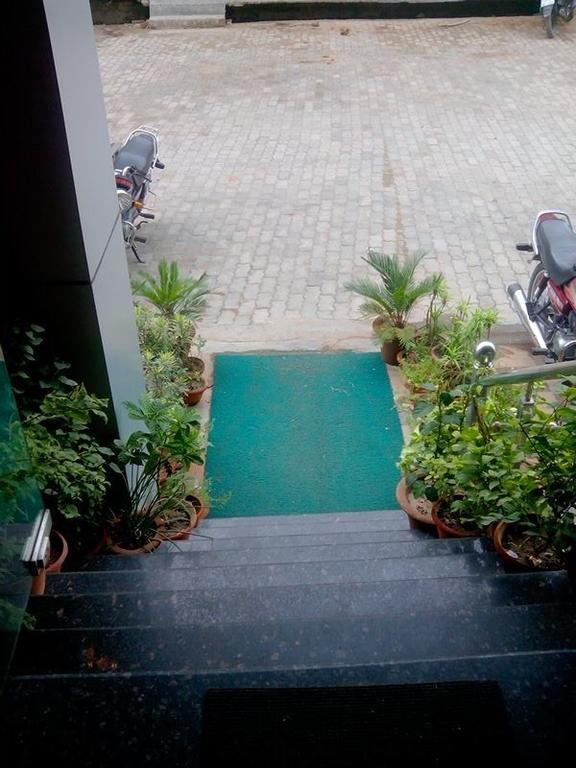 R K International Hotel 2*