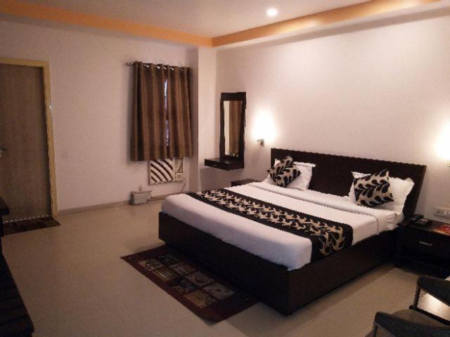 Hotel R K International Lucknow