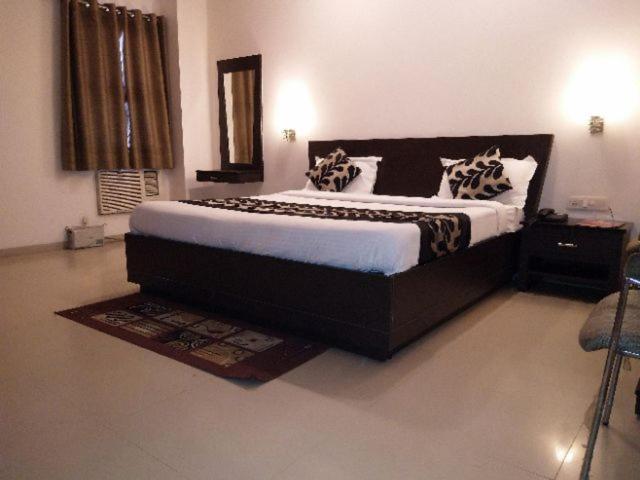 R K International 2* Lucknow